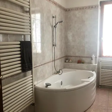 Appartamento Milvia Lezzeno 公寓